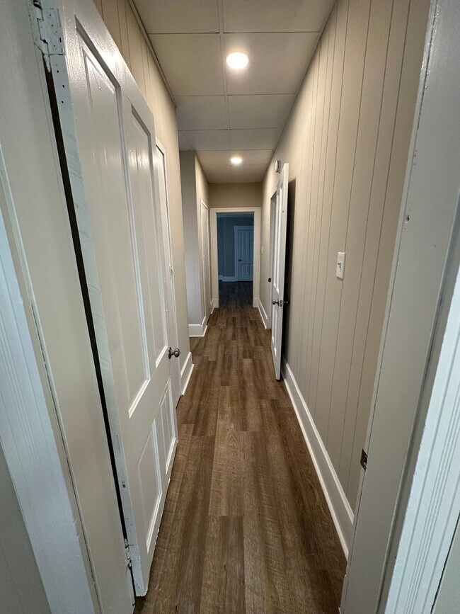 Building Photo - Recently Renovated 3BR/1BA Home in New Albany!