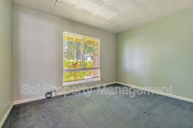 Building Photo - 221 Palo Verde Terrace