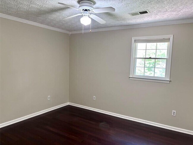 Building Photo - 2408 Crooked Tree Ct NE