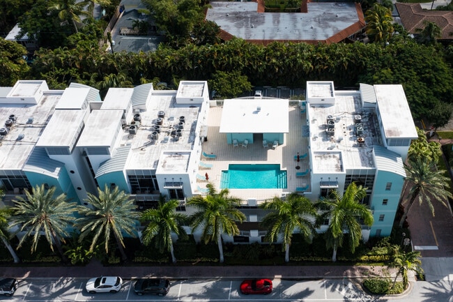 Building Photo - 335 SE 6th Ave