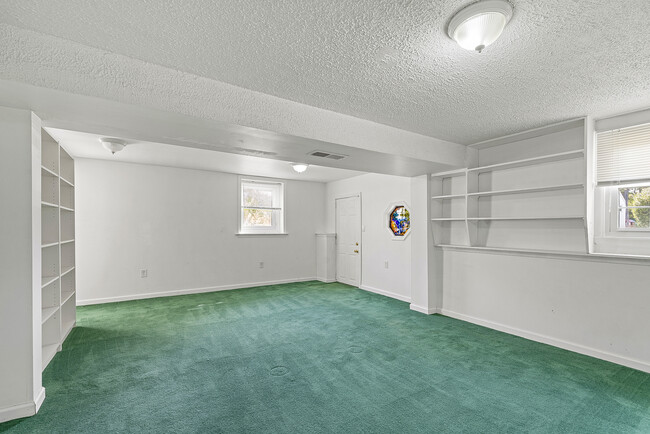 Building Photo - 2023 Rollingwood Rd