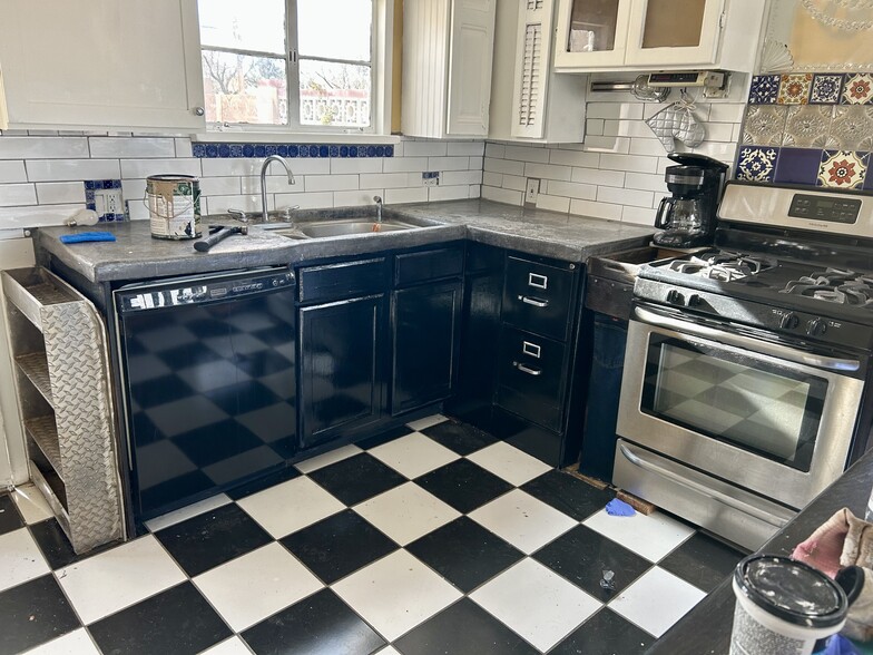 kitchen - 2038 Kiva Rd