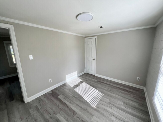 Building Photo - One bedroom, 1 bath house in Mebane