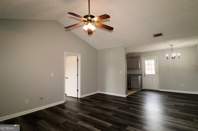 Building Photo - 18 Southwind Dr