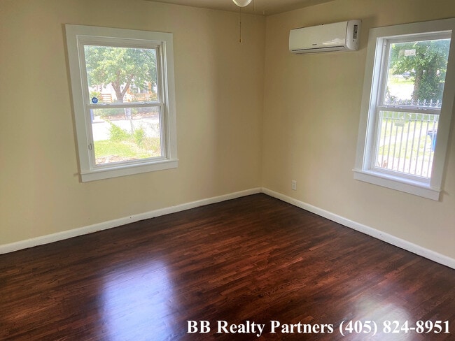 Building Photo - 4620 E 4th St