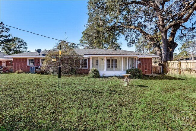 Building Photo - 4 Cottingham Dr