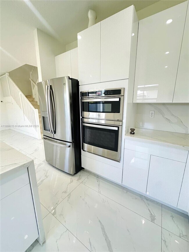 Building Photo - 1831 SW 145th Ave