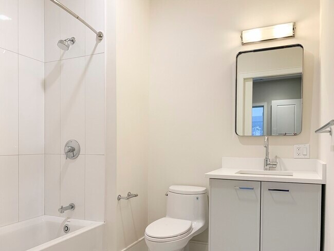 Building Photo - 214 Market St