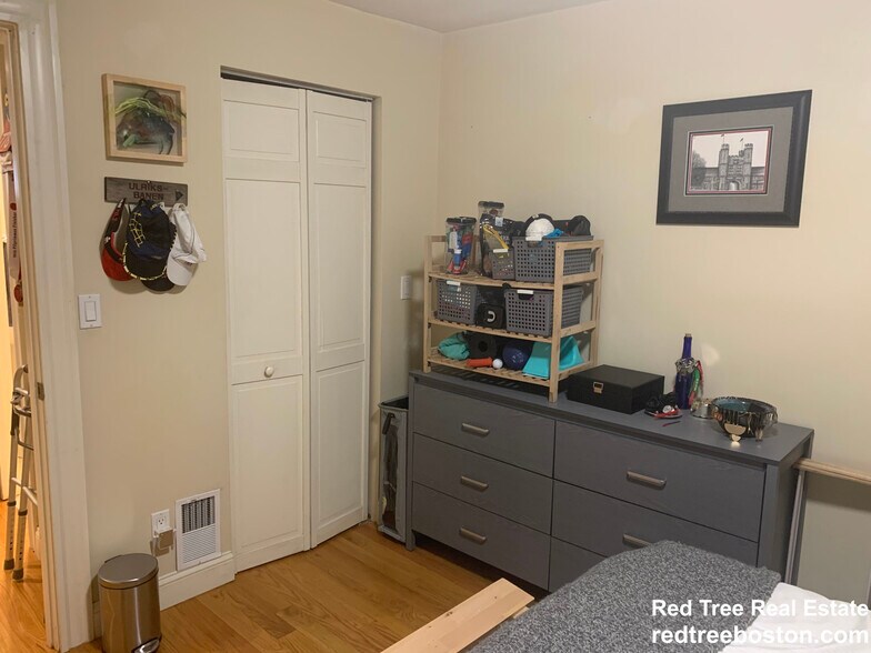 Building Photo - 61 Joy St