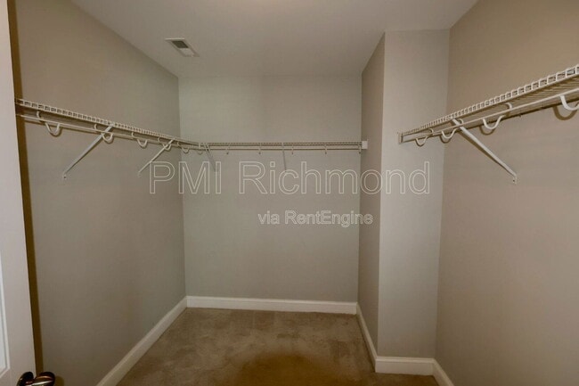 Building Photo - 6924 Swanhaven Dr
