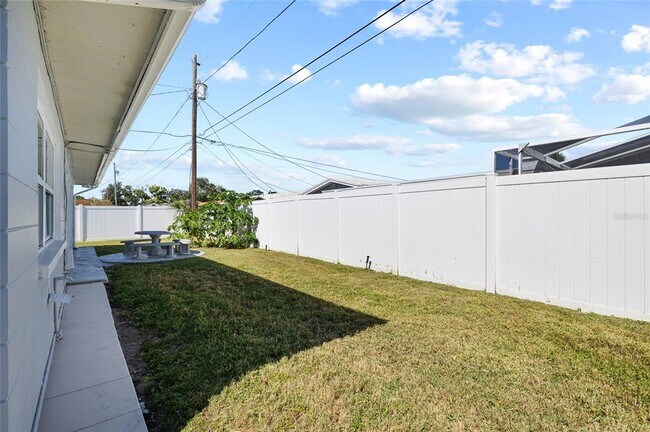 Building Photo - 11095 56th Ave N