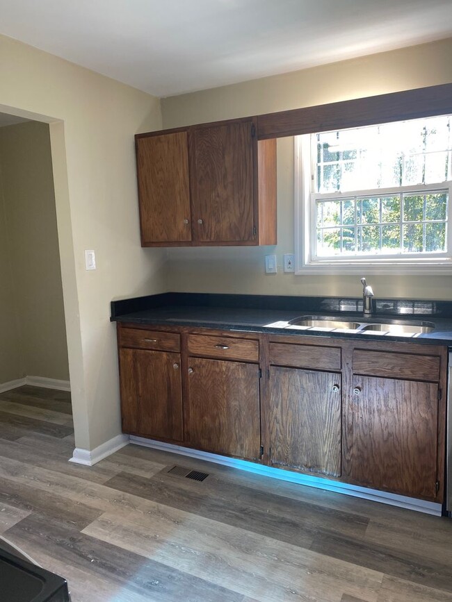 Building Photo - *Knoxville 37917 - 2 bedroom, 1 bath 2-sto...