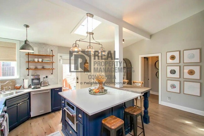 Building Photo - 1208 Woodland St