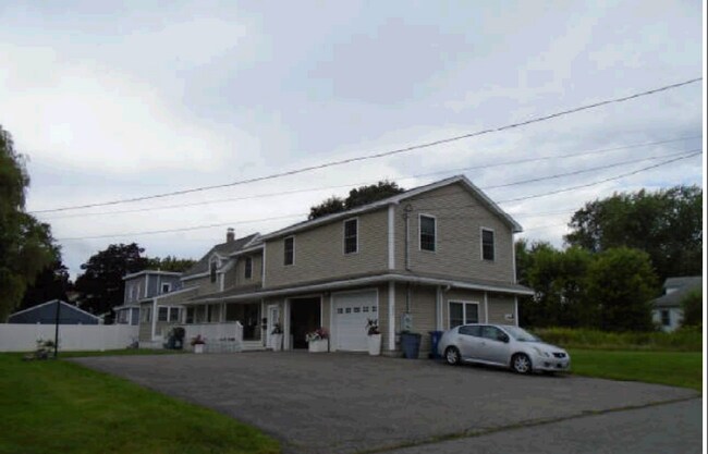 unit 2 gets garage, but you may park in the driveway - 22 Hawthorne St