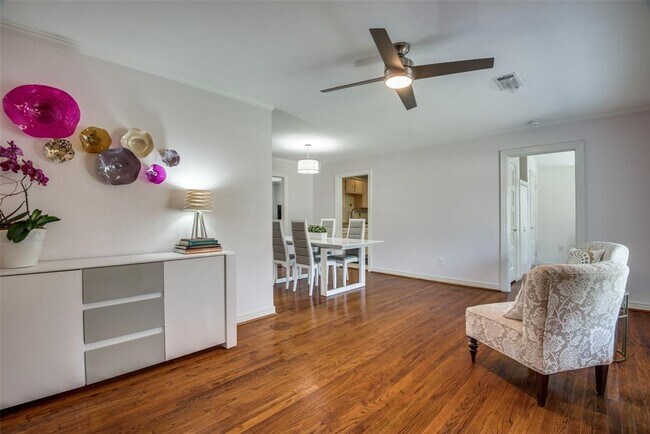 Building Photo - 4630 Kelton Dr