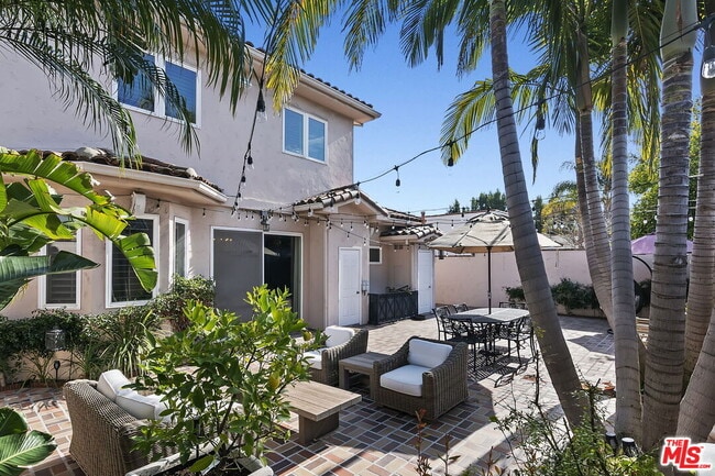 Building Photo - 349 S La Peer Dr