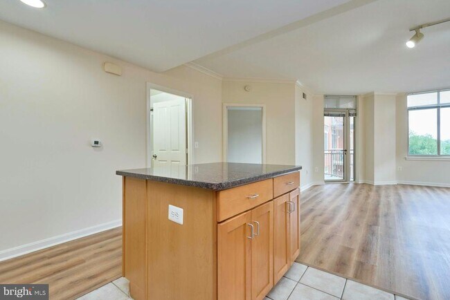 Building Photo - 4490 Market Commons Dr