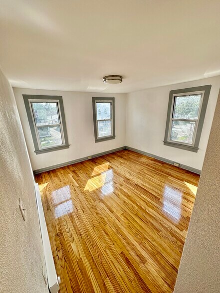 Building Photo - 441 Willow St