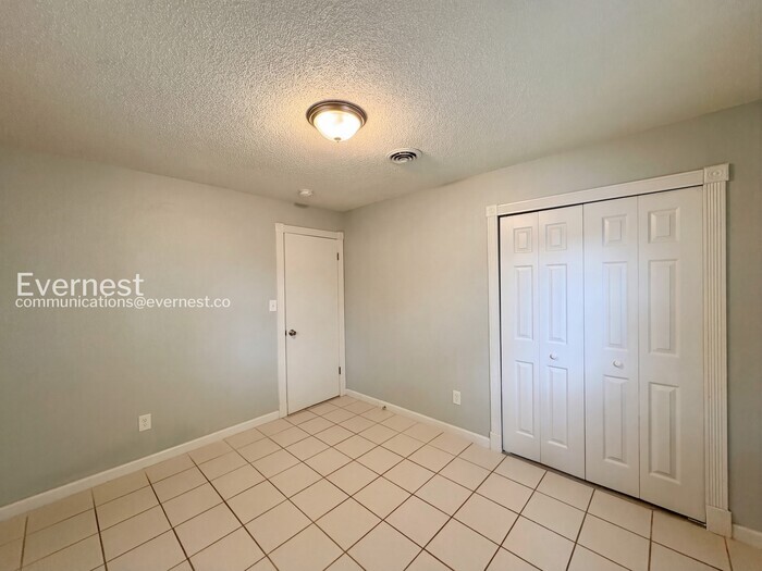 Building Photo - 742 Park Manor Dr