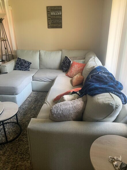 Living room - 10222 Pine Dr