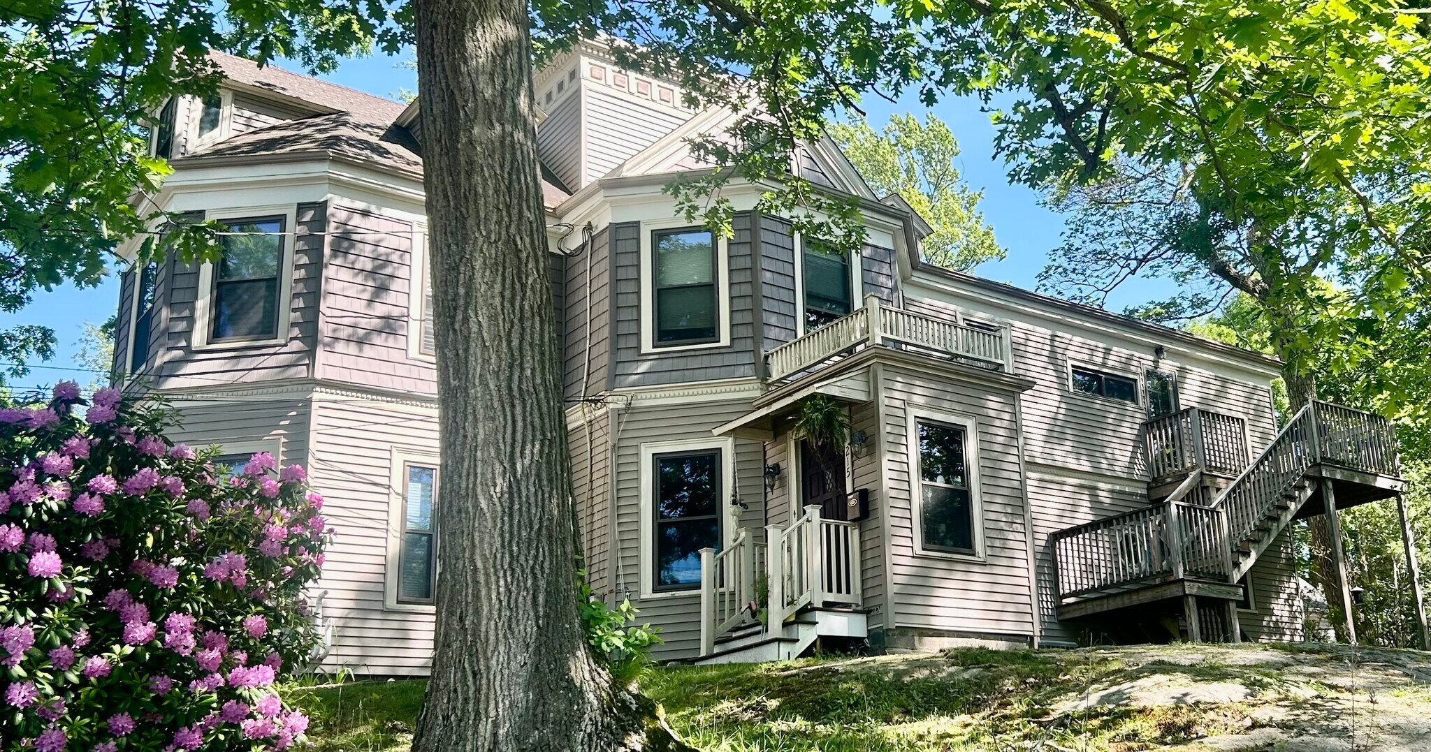 Building Photo - 215 Pearl St