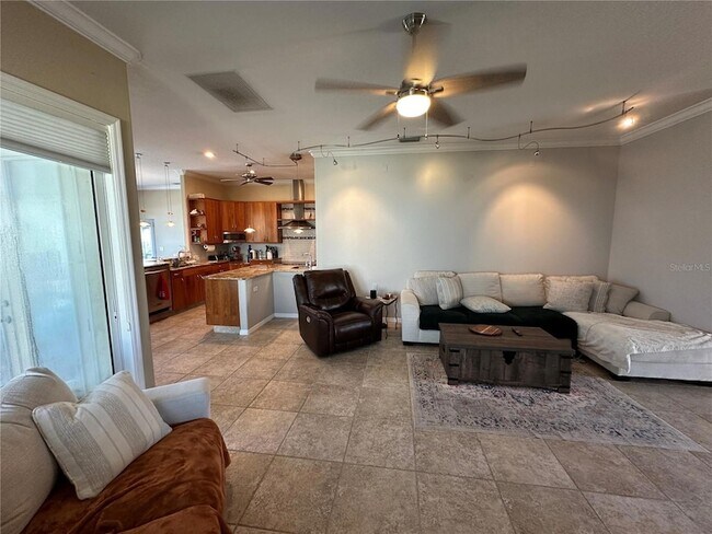 Building Photo - 4727 Spinnaker Dr