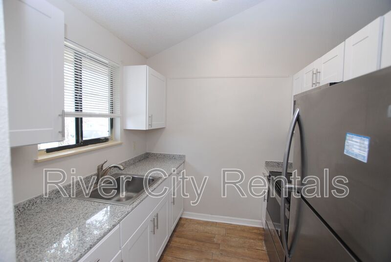 Building Photo - 2443 N Seabury Pl