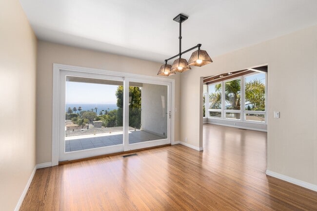 Building Photo - Ocean views from every room!