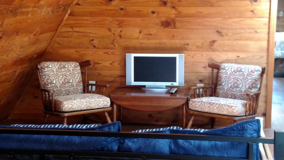 TV - 1087 Walker Rd
