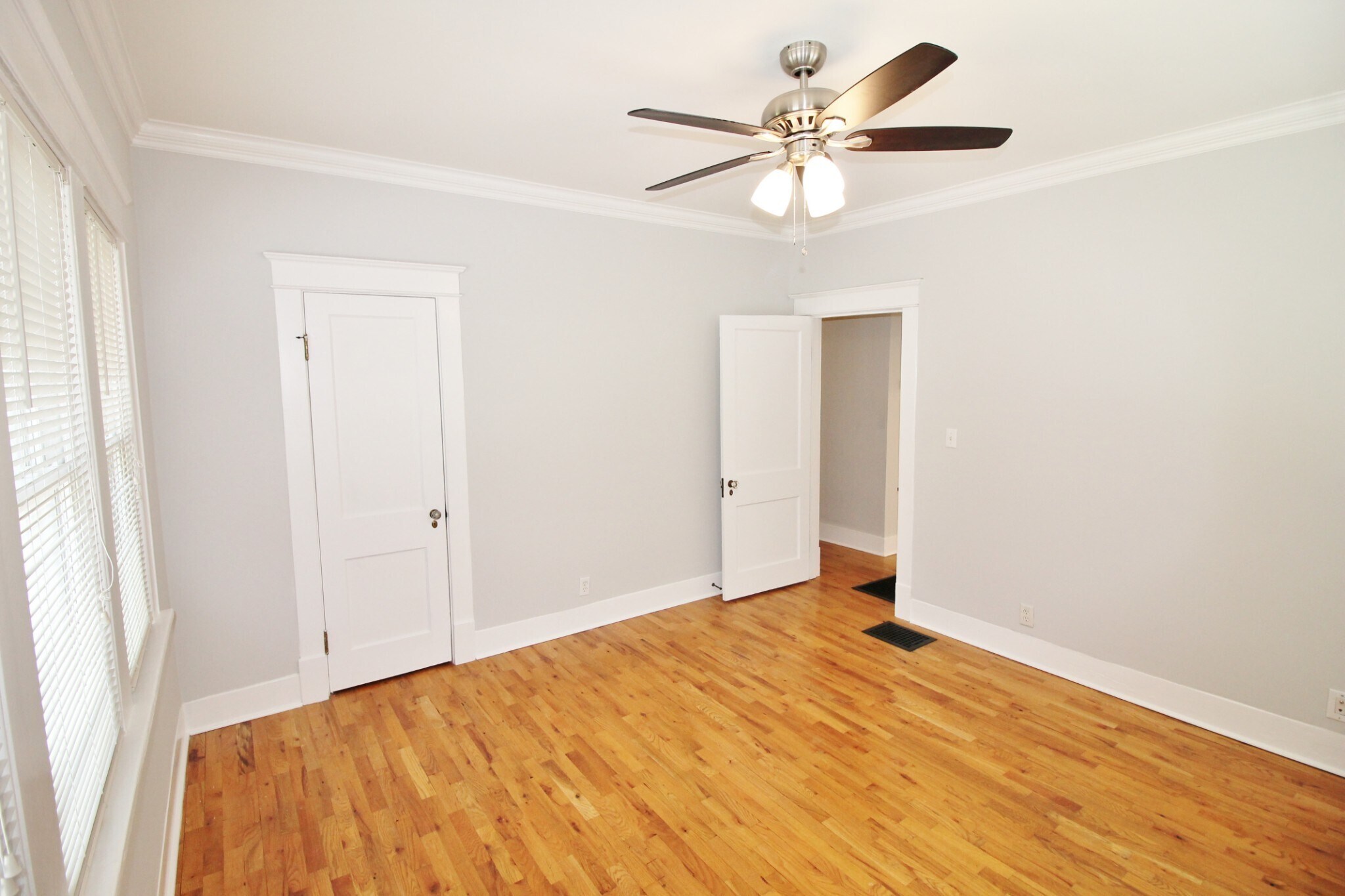 Building Photo - 1711 Villa Pl