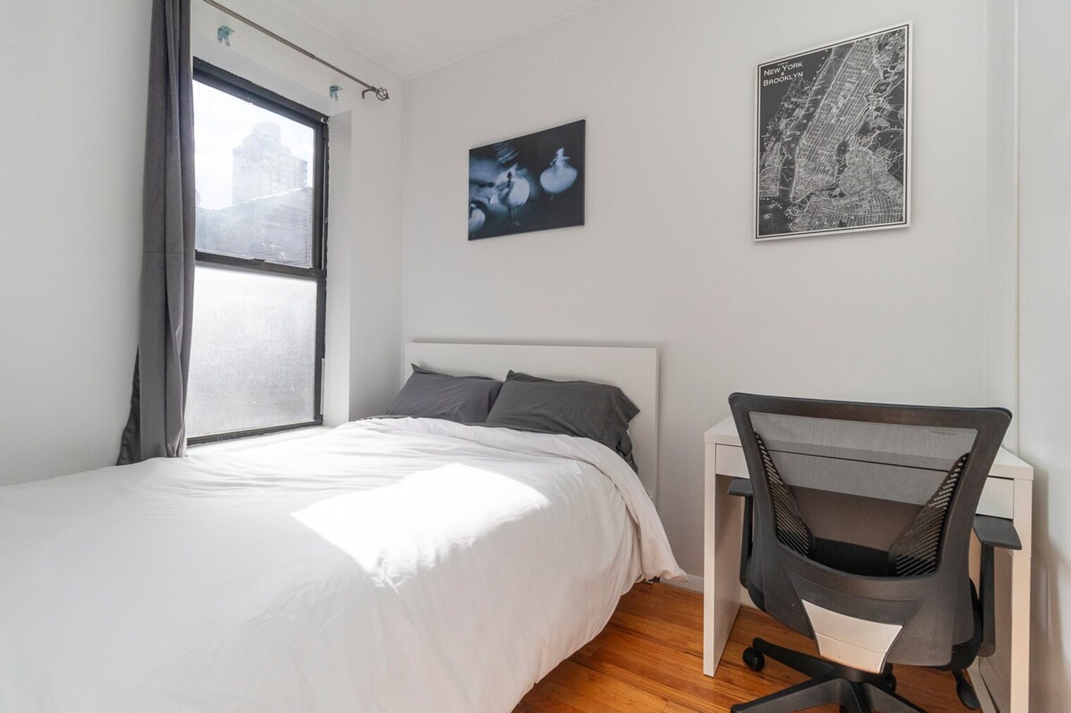 Building Photo - 319 E 95th St