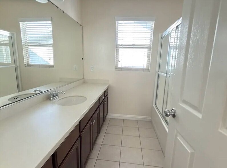 Building Photo - 433 Merced Ct