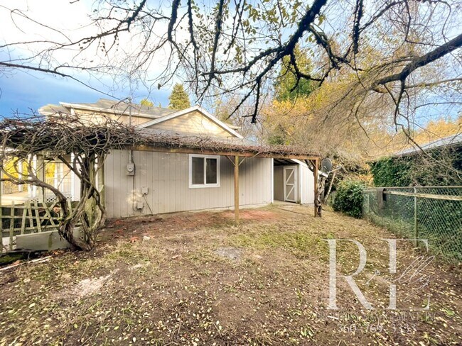 Building Photo - Stunning 3-Bedroom Home with Vaulted Ceilings, RV Parking & Fenced Yard!