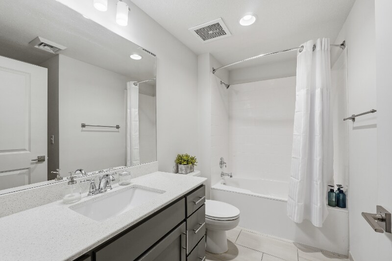 Building Photo - 15928 Front Beach Rd