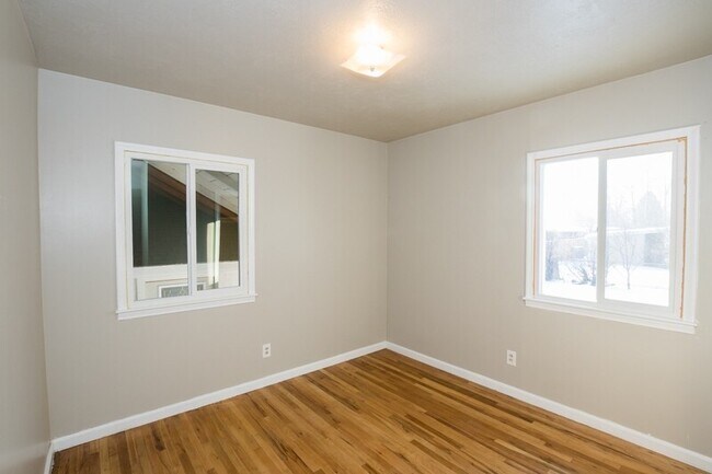 Building Photo - 291 N 600 E