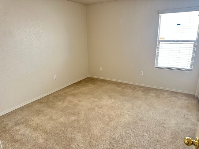 Building Photo - Large 3 bed / 2 Bath | Desirable Cabezon H...