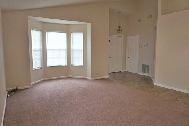 Building Photo - Weston Hills Gated Pool Community