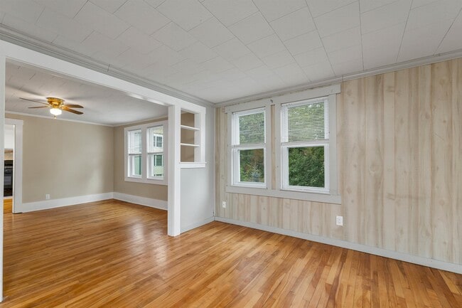 Building Photo - 86 Main St