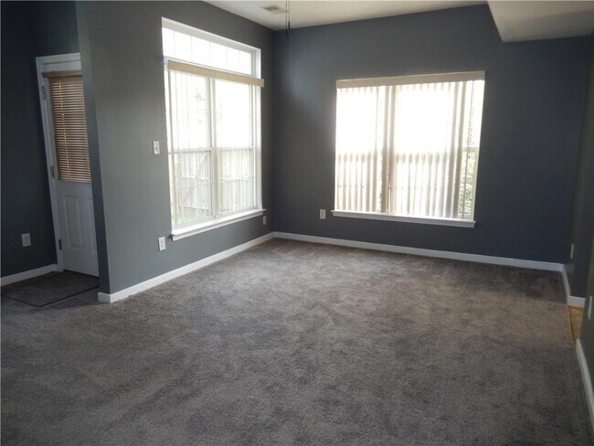 Building Photo - 3818 Dominion Townes Cir
