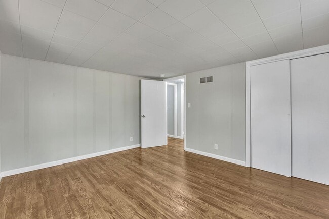 Building Photo - Renovated 4BR Home – Modern Finishes, Off-Street Parking