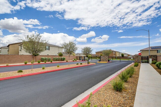Building Photo - SPARKLING POOL in TULE SPRINGS