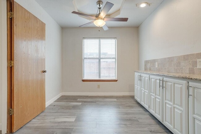 Building Photo - Beautiful 3 Bed, 2 Bath Home in Well Established Holiday West Neighborhood W /Pool and Pool Servi...