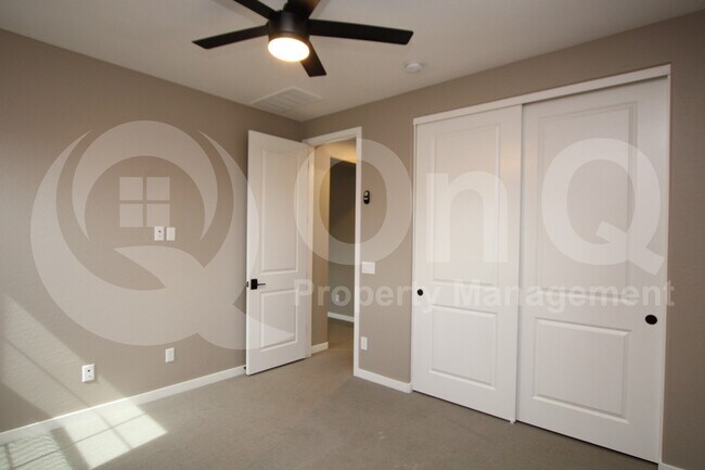 Building Photo - 824 E Ashurst Dr