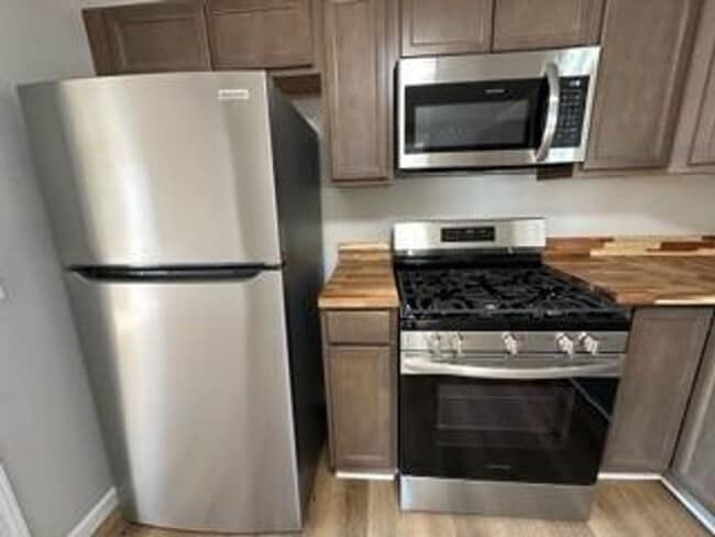 Building Photo - Beautifully remodeled 2 bedroom home