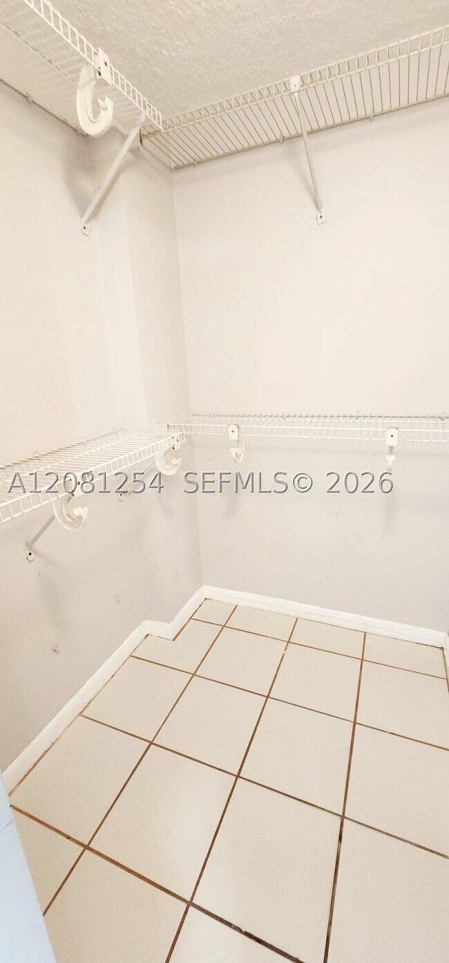 Building Photo - 5500 W 21st Ct