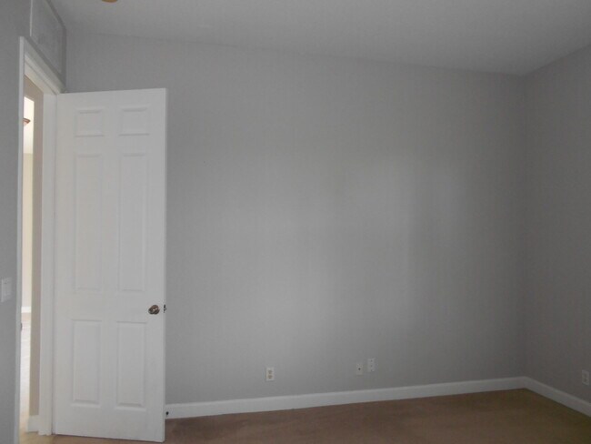 Building Photo - 434 NW Sheffield Cir