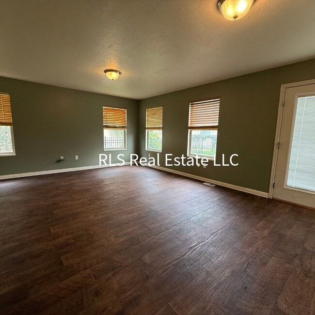 Building Photo - 4043 W Cimarron