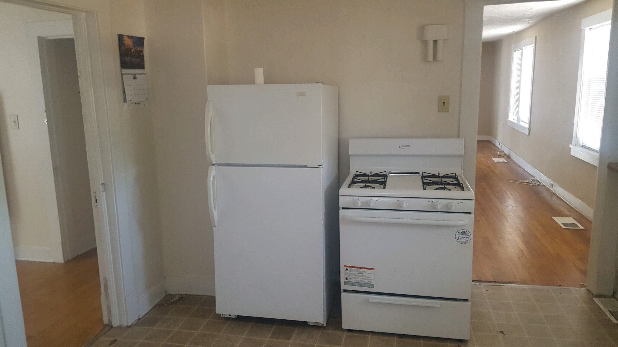 Kitchen - 803 E Hill Ave