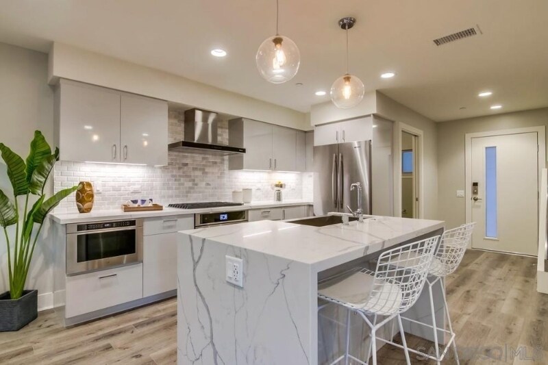 Building Photo - 3030 Jarvis St