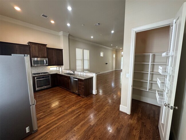 Building Photo - 2021 Fannin Station